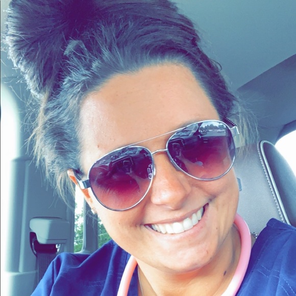 Meet your Posher, Chrissy - Picture 2 of 2